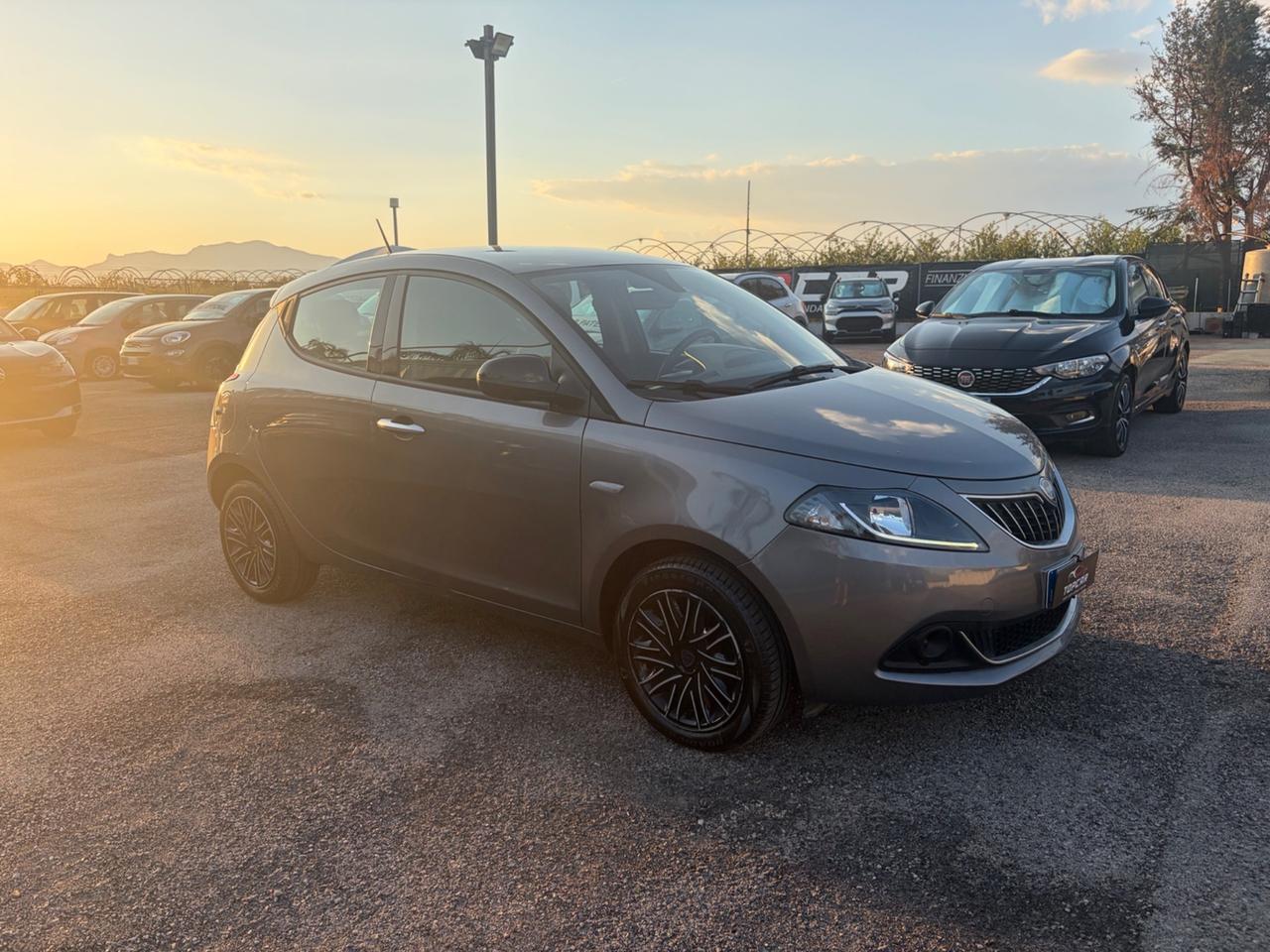 Lancia Ypsilon 1.0 FireFly 5 porte S&S Hybrid Silver Plus