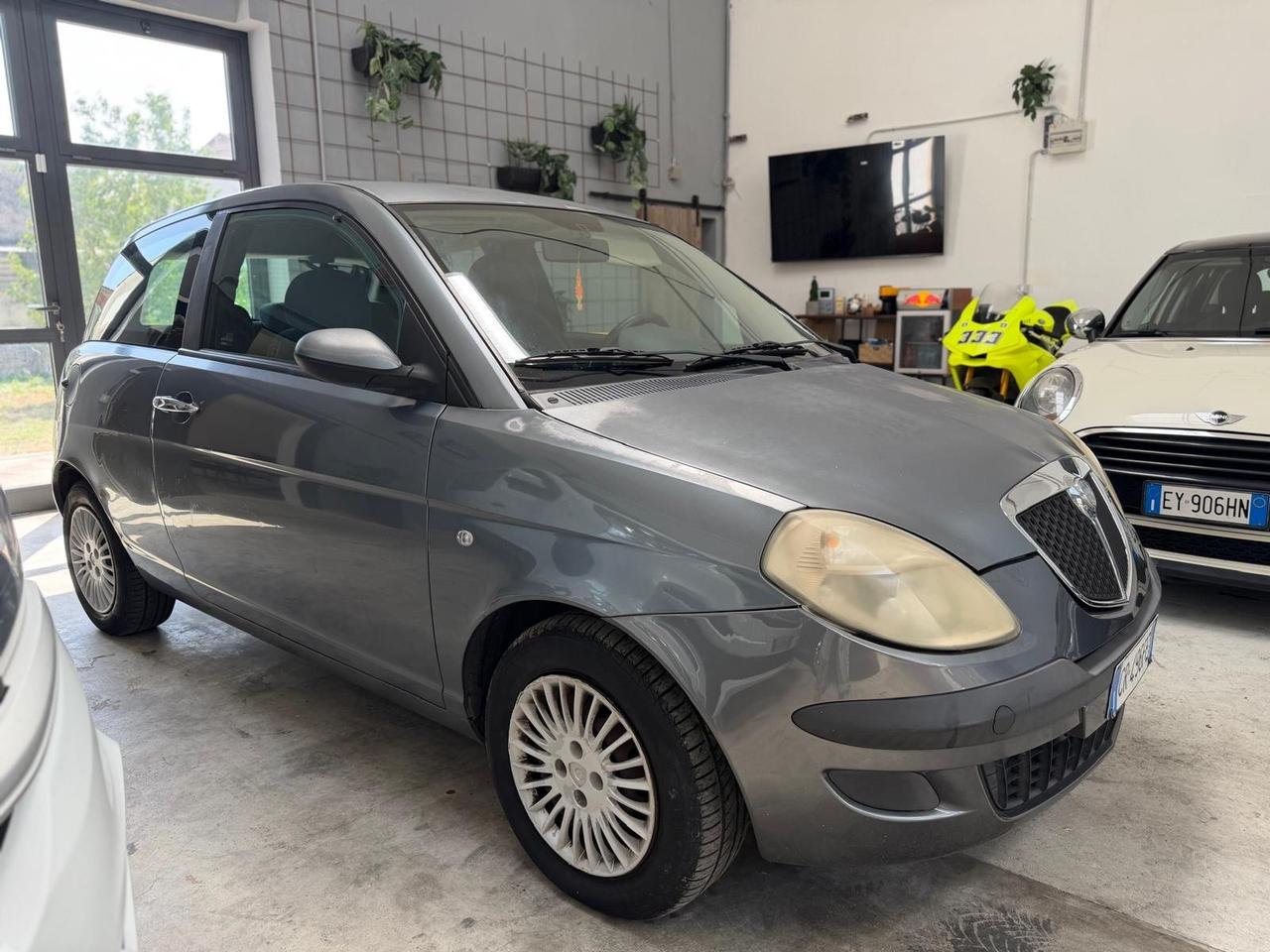 Lancia Ypsilon 1.2 16V Argento