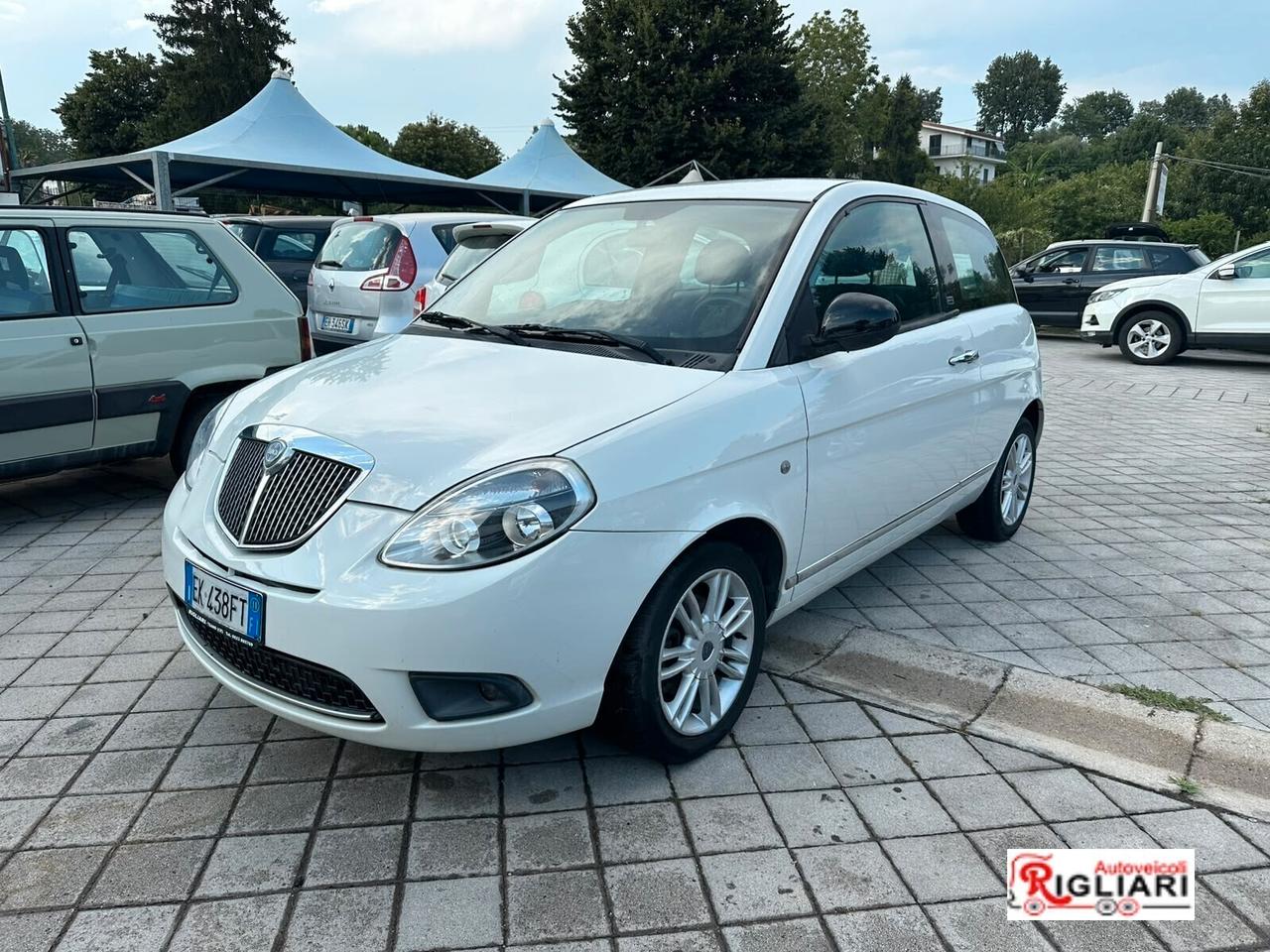 Lancia Ypsilon 1.3 MJT 75 CV Unyca