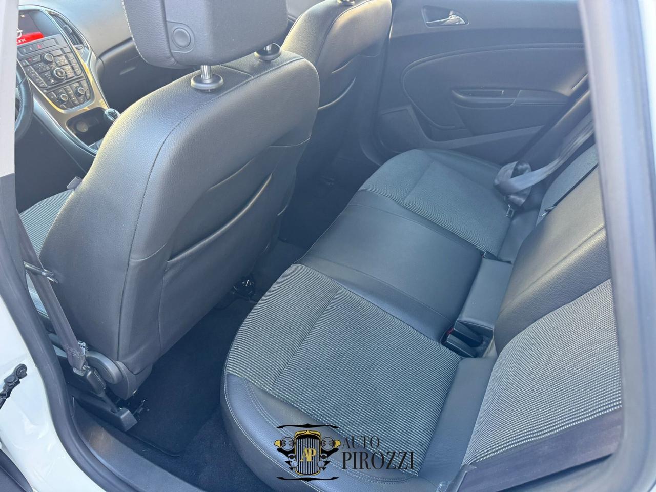 Opel Astra 1.6 CDTI MOD. COSMO del 2015 150000KM