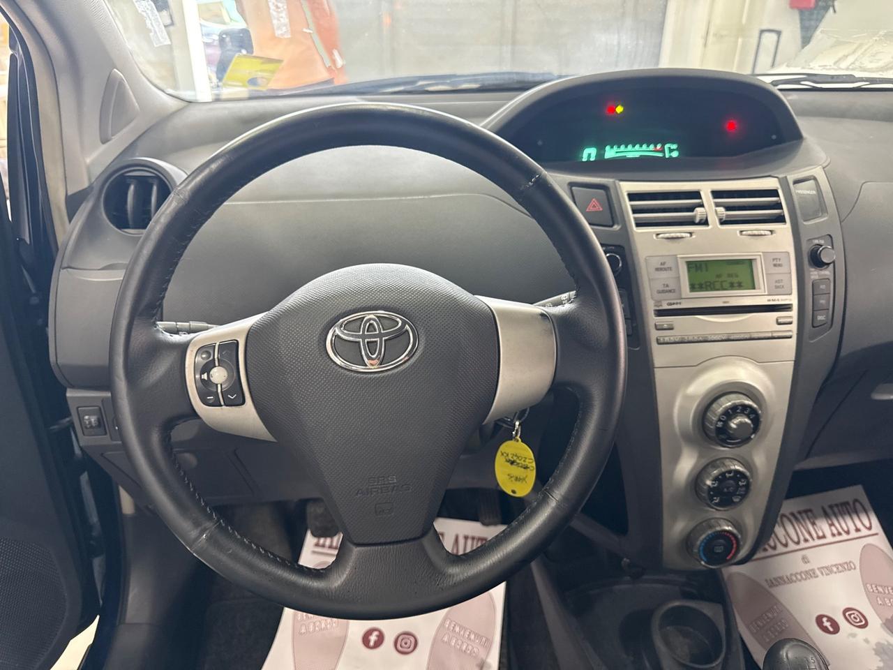 Toyota Yaris 1.0 benzina nuova