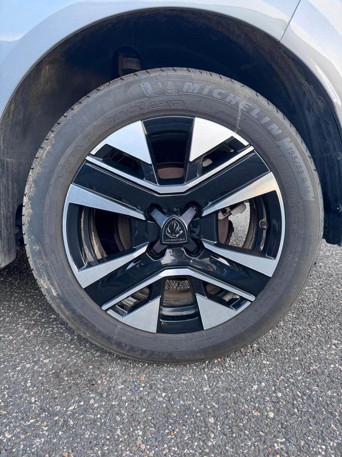 Peugeot 208 PureTech 100 Stop&Start 5 porte Allure