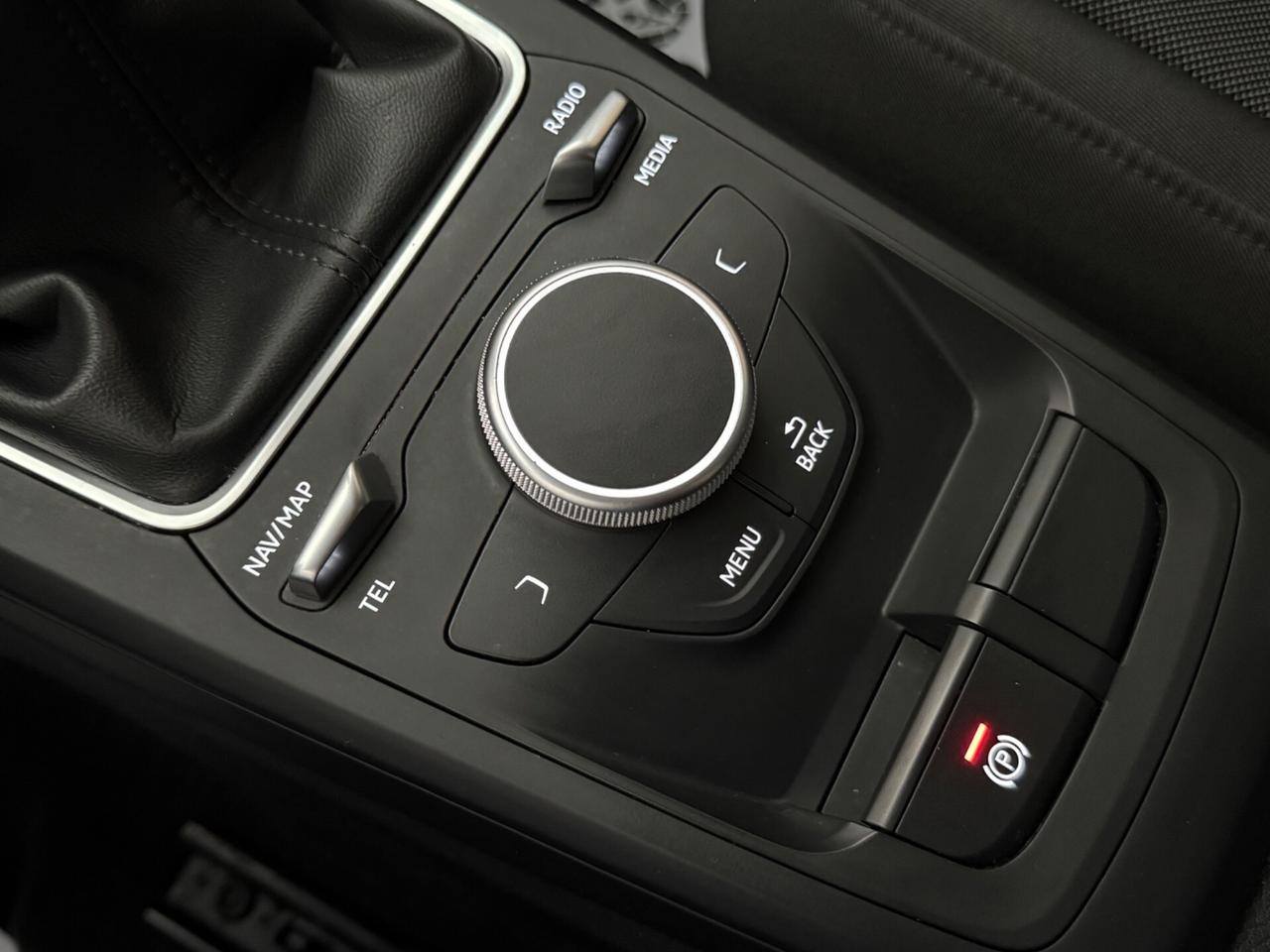 Audi Q2 30 TDI Business Design