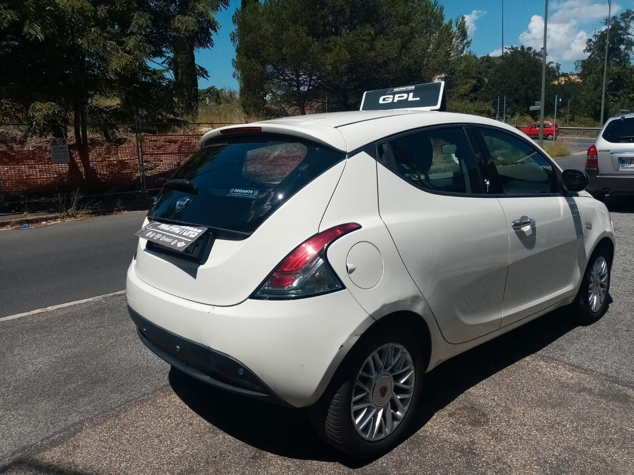 Lancia Ypsilon 0.9 TwinAir 85 CV 5 porte S&S Platinum