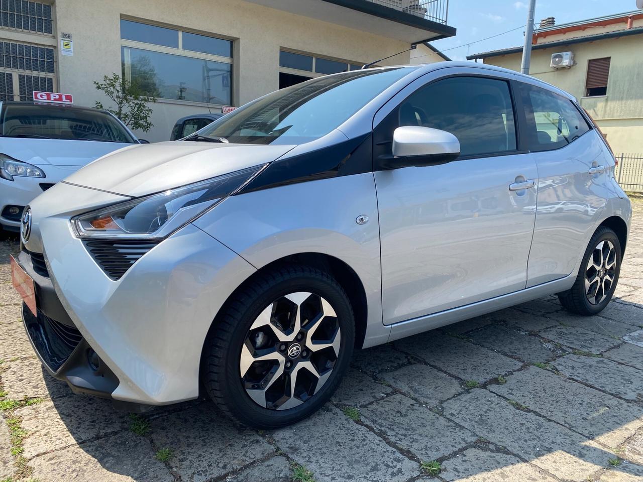 Toyota Aygo Connect 1.0 VVT-i 72 CV 5 porte x-clusiv