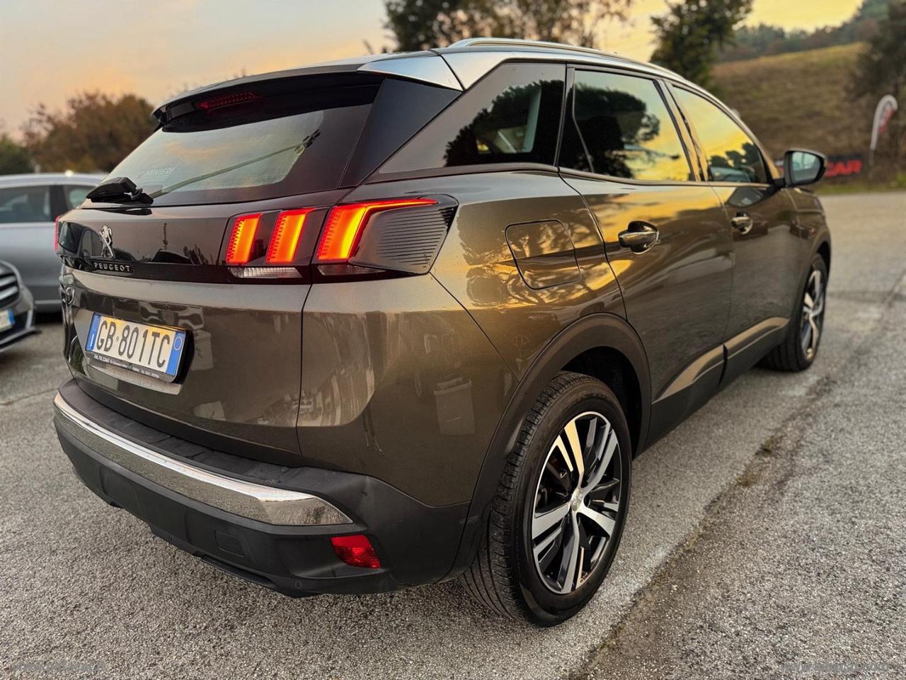 PEUGEOT 3008 BlueHDi 130 S&S EAT8 Allure