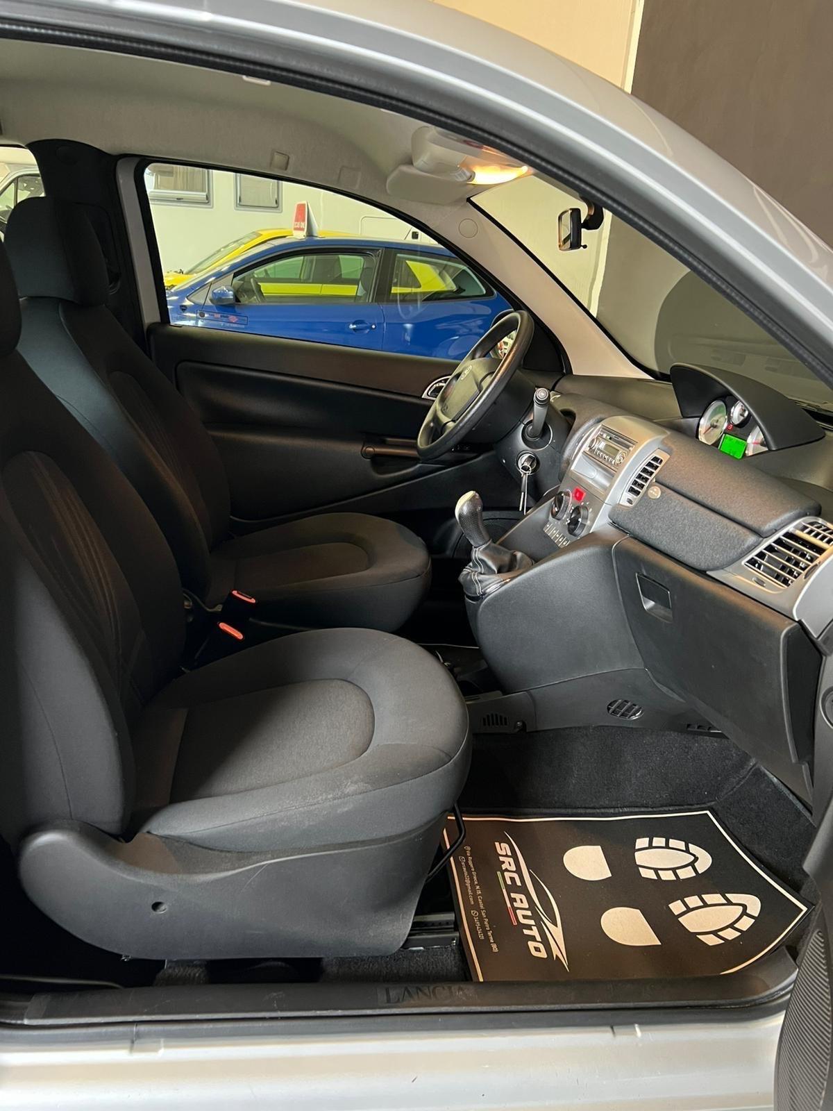 Lancia Ypsilon 1.3 MJT 75 CV Unyca