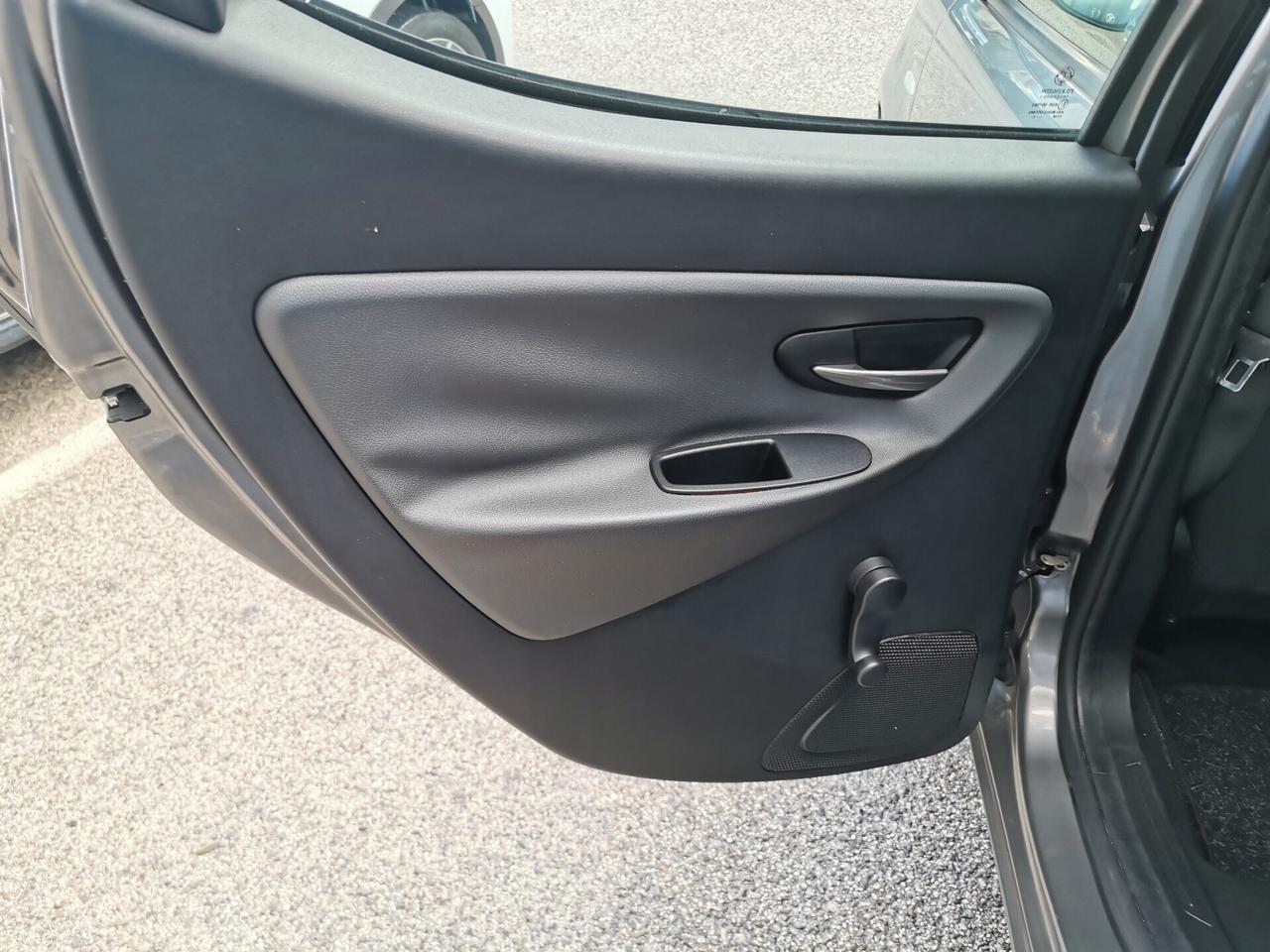 Lancia Ypsilon 0.9 TwinAir 85 CV 5 porte Metano Ecochic 30th Ann.