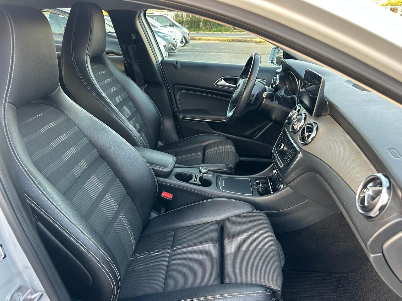 MERCEDES-BENZ GLA 200d 136CV AUTOMATICA PREMIUM