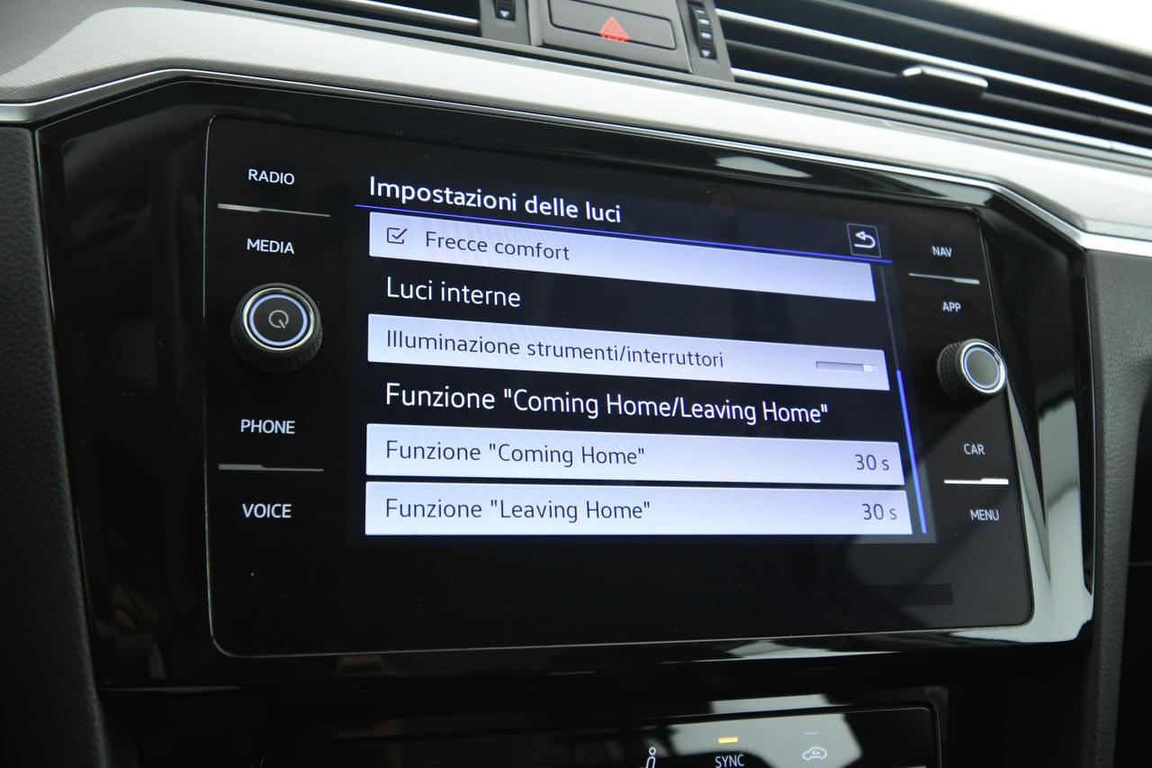 VOLKSWAGEN Passat Variant 2.0 tdi Business 122cv dsg NEOPATENTATI+ACC+CAMERA