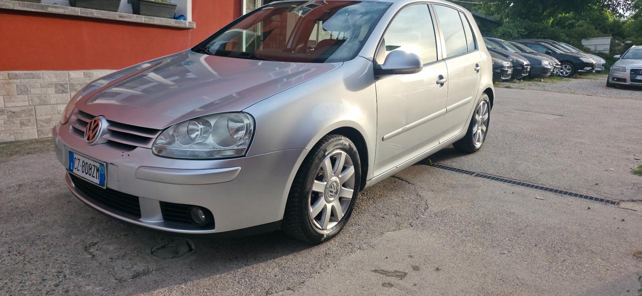 Volkswagen Golf 1.6 16V FSI 5p. Sportline