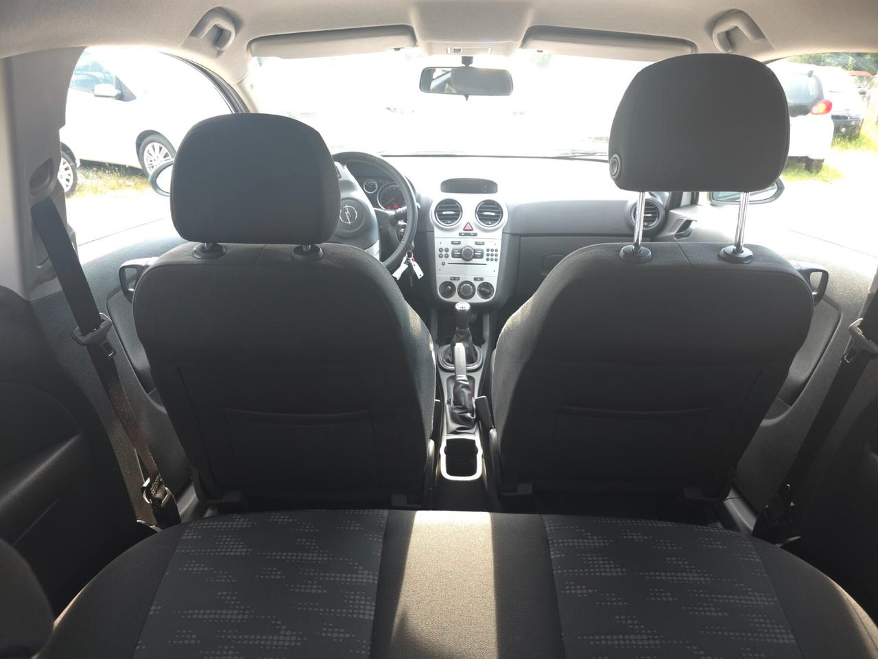 Opel Corsa 1.2 3 porte b-color