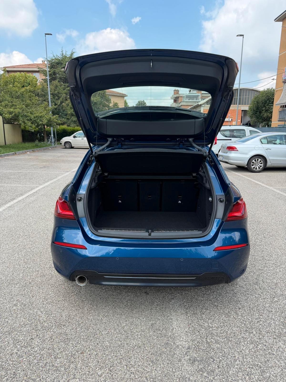 BMW 116 d - AUT. - NAV. - NEOP. - 12 MESI DI GARANZIA -