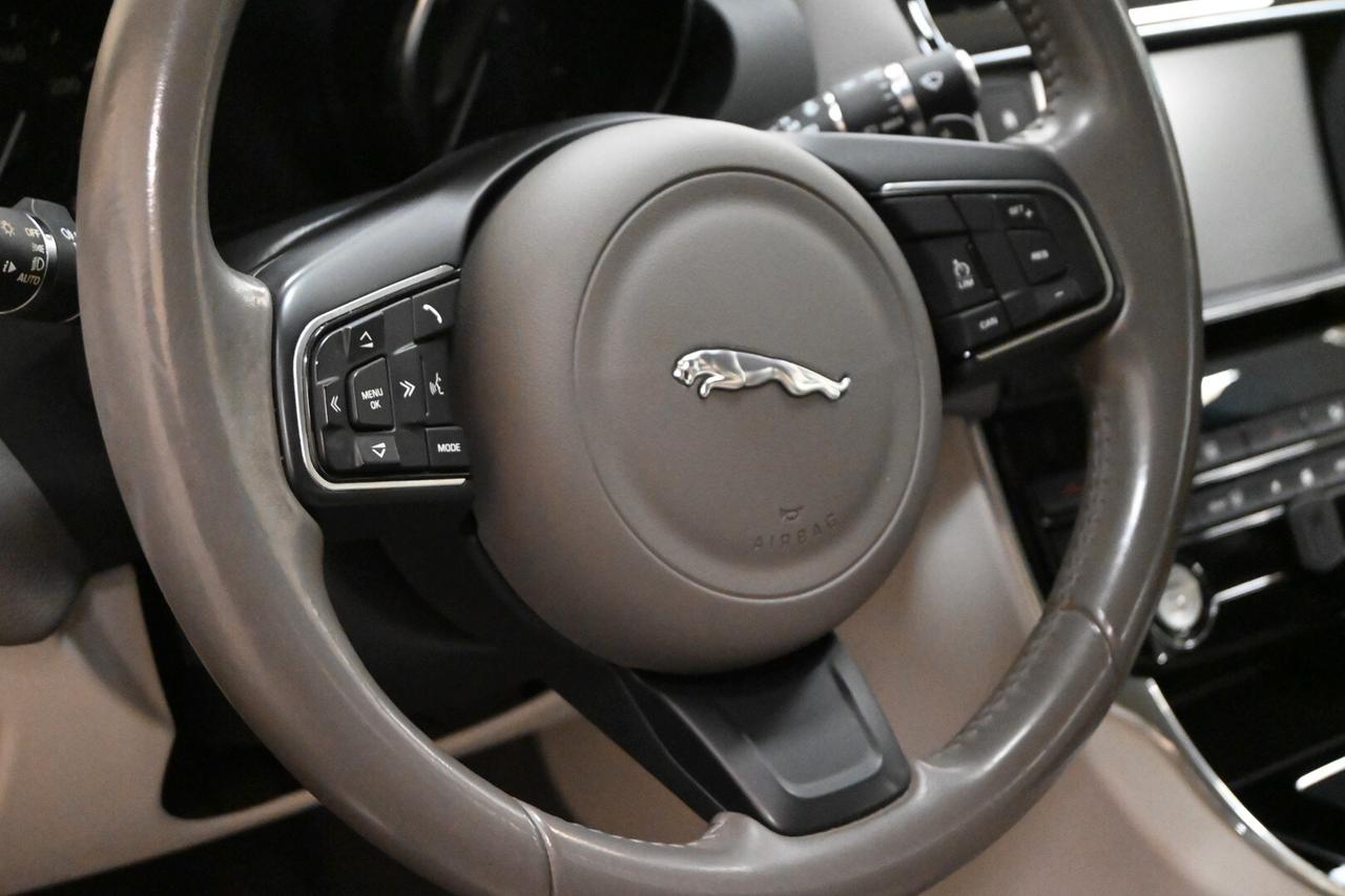 JAGUAR XE (X760) XE 2.0 D Turbo 180CV...