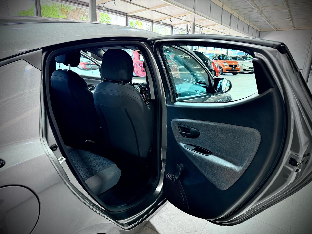 Lancia Ypsilon 1.0 70CV Hybrid Silver