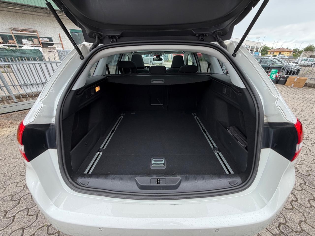 Peugeot 308 BlueHDi 130 S&S SW Allure