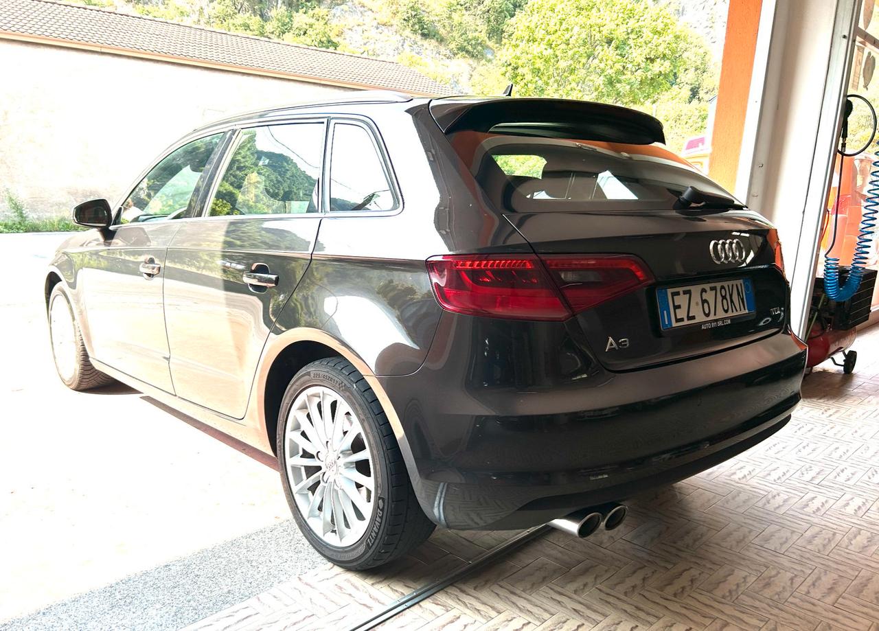 Audi A3 Sportback 2.0 tdi Ambition 150cv s-tronic E6