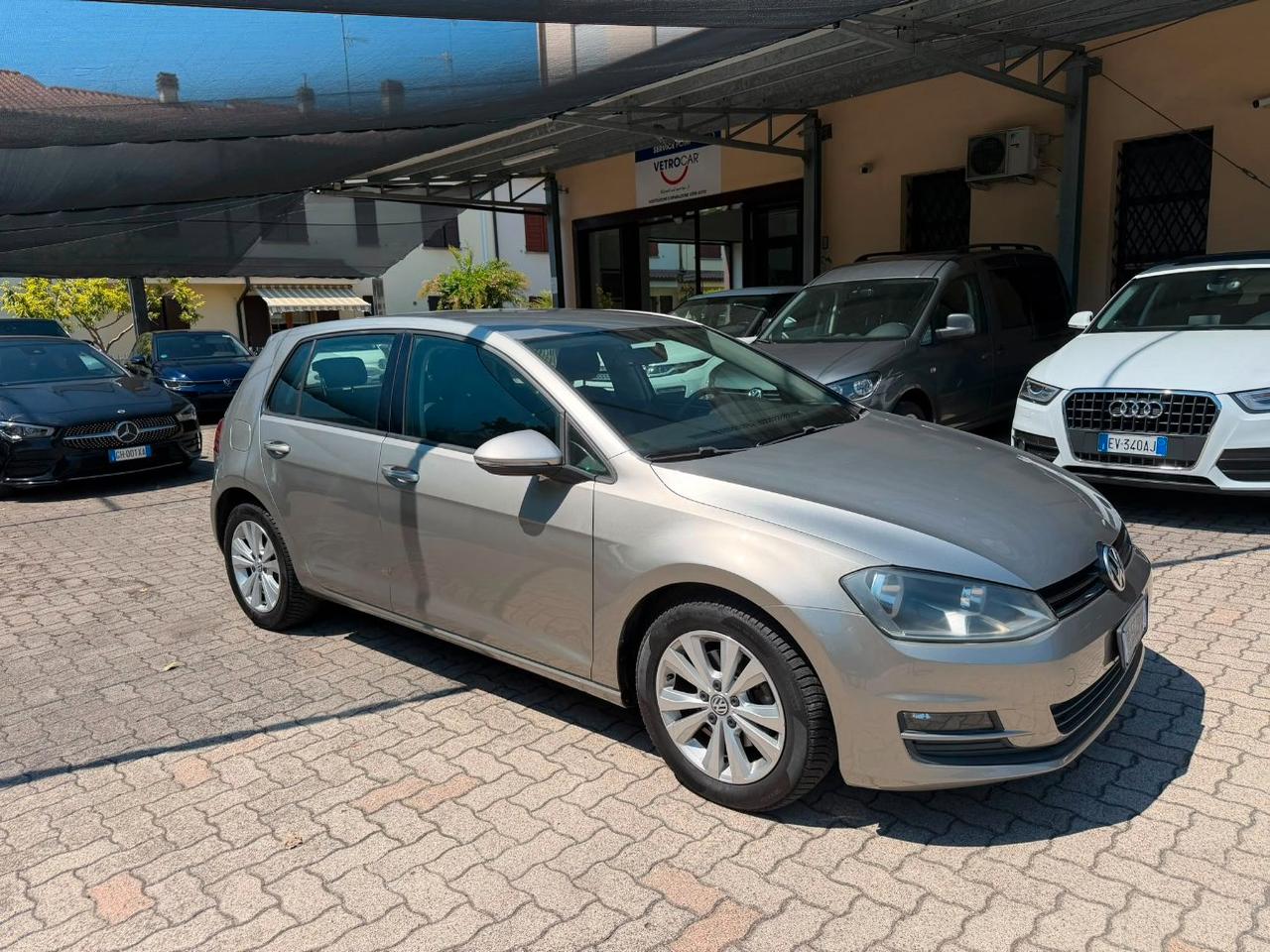 Volkswagen Golf 5 Porte Golf 5p 1.6 tdi Comfortline OK NEOPATENTATO