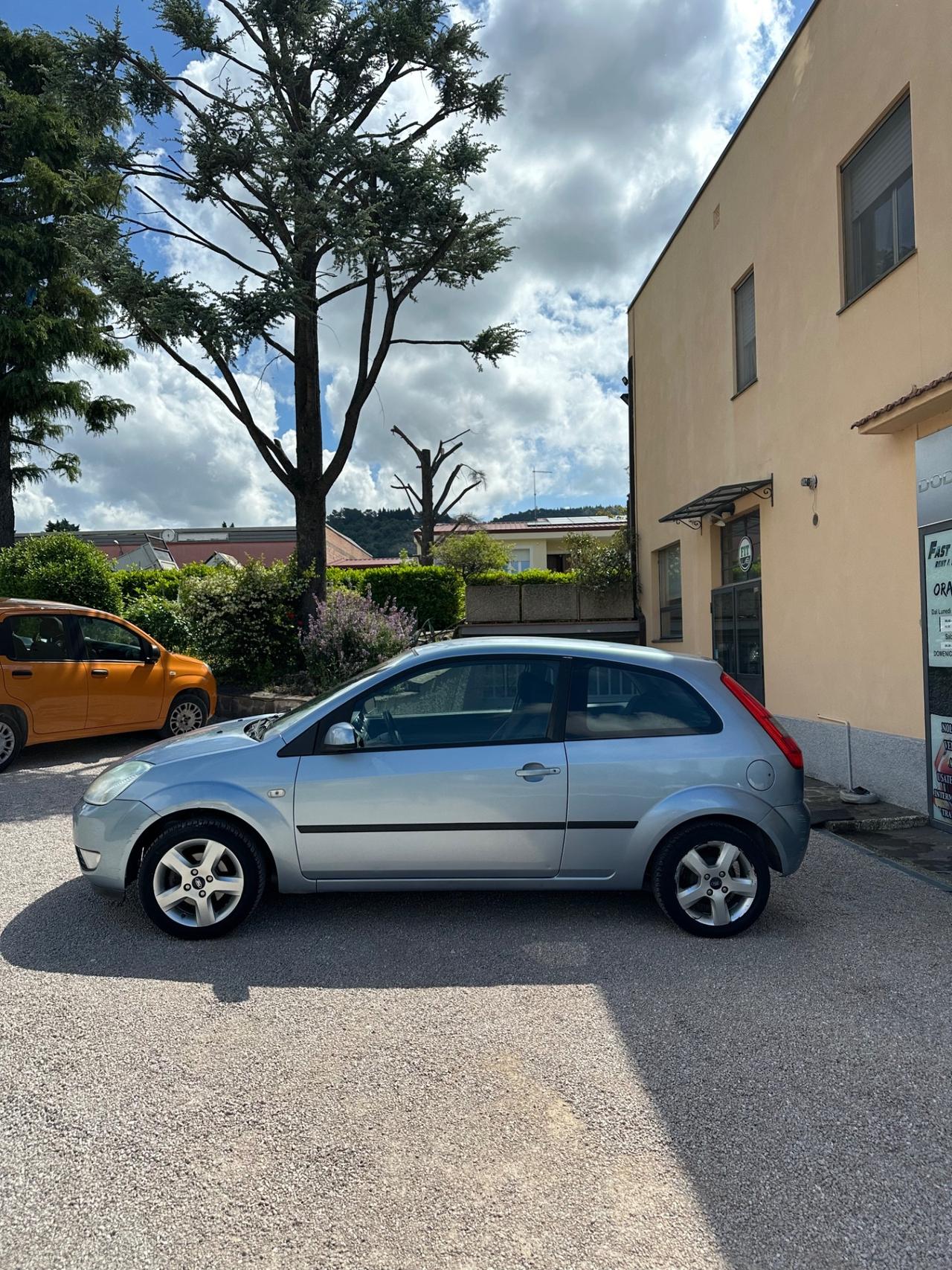 Ford Fiesta 1.4 TDCi 3p. Ghia ok neopatentati