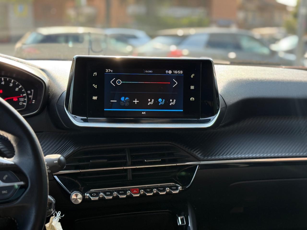 Peugeot 2008 PureTech 100 Allure + GARANTITA
