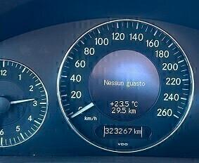 MERCEDES Classe E 270 CAMBIO AUTOMATICO DIESEL 2700 Berlina km 323.267 certificati