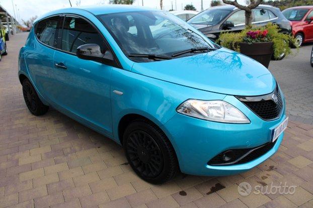 Lancia Ypsilon 1.0 69cv firefly hybrid gold