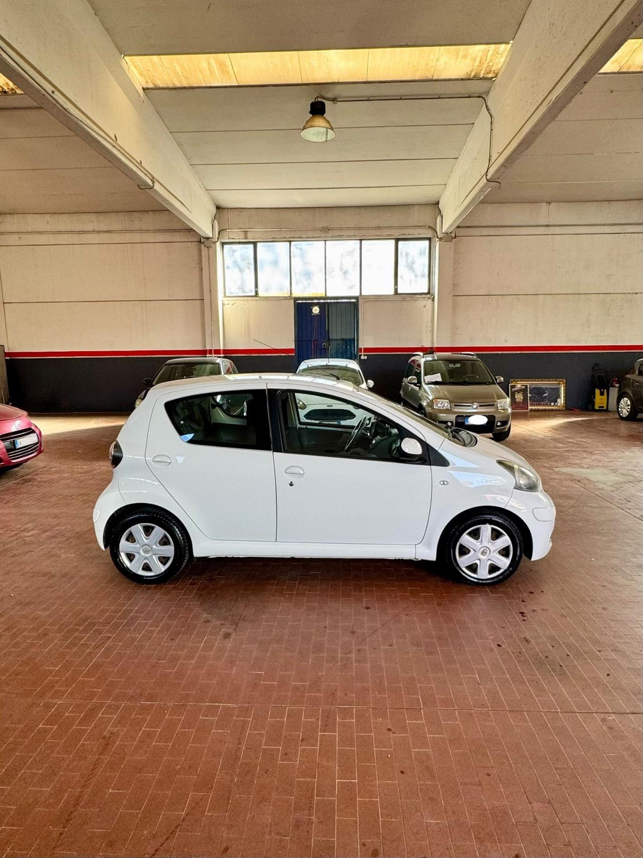 Toyota Aygo 1.0 12V VVT-i 5 porte Lounge Connect