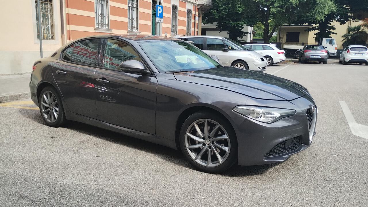 Alfa Romeo Giulia 2.0 Turbo 200 CV AT8 Super