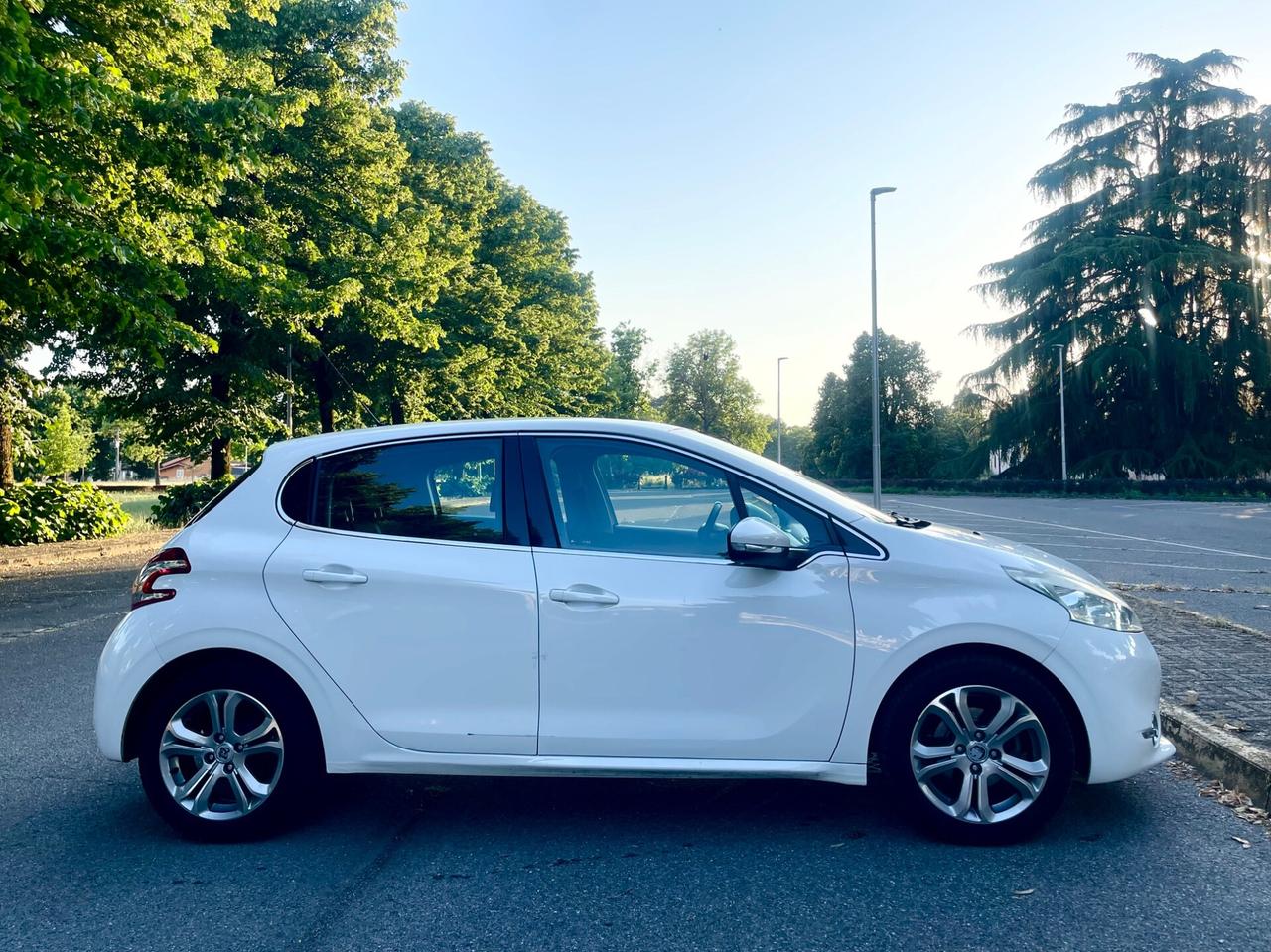Peugeot 208 1.2 benzina