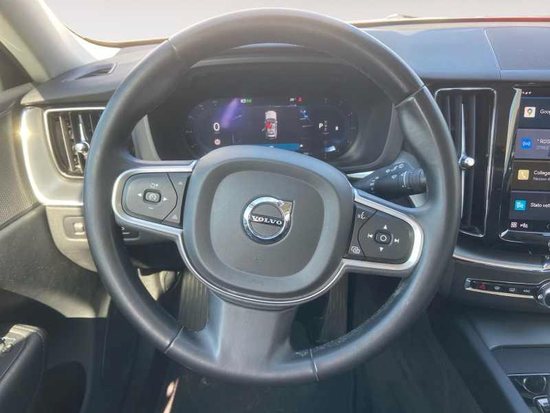 VOLVO XC60 2.0 b4 Momentum Pro AwD AuTo
