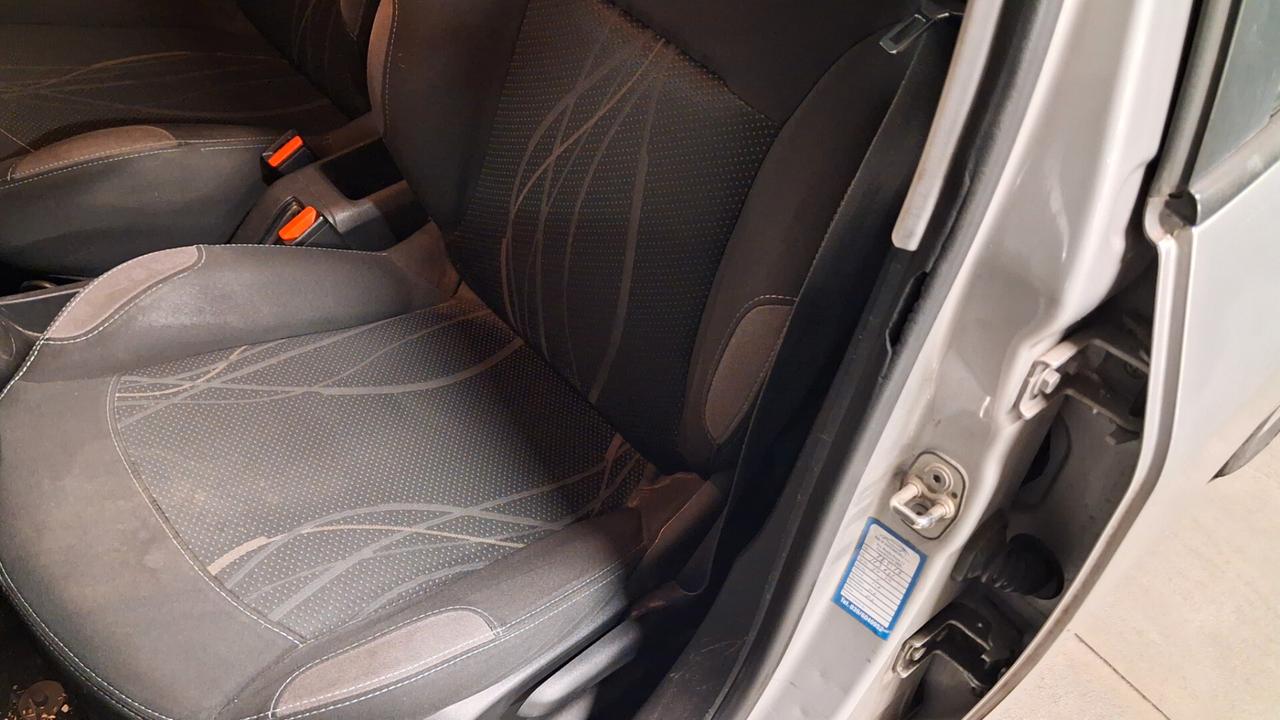 Peugeot 208 1.4 HDi 68 CV 5 porte Allure