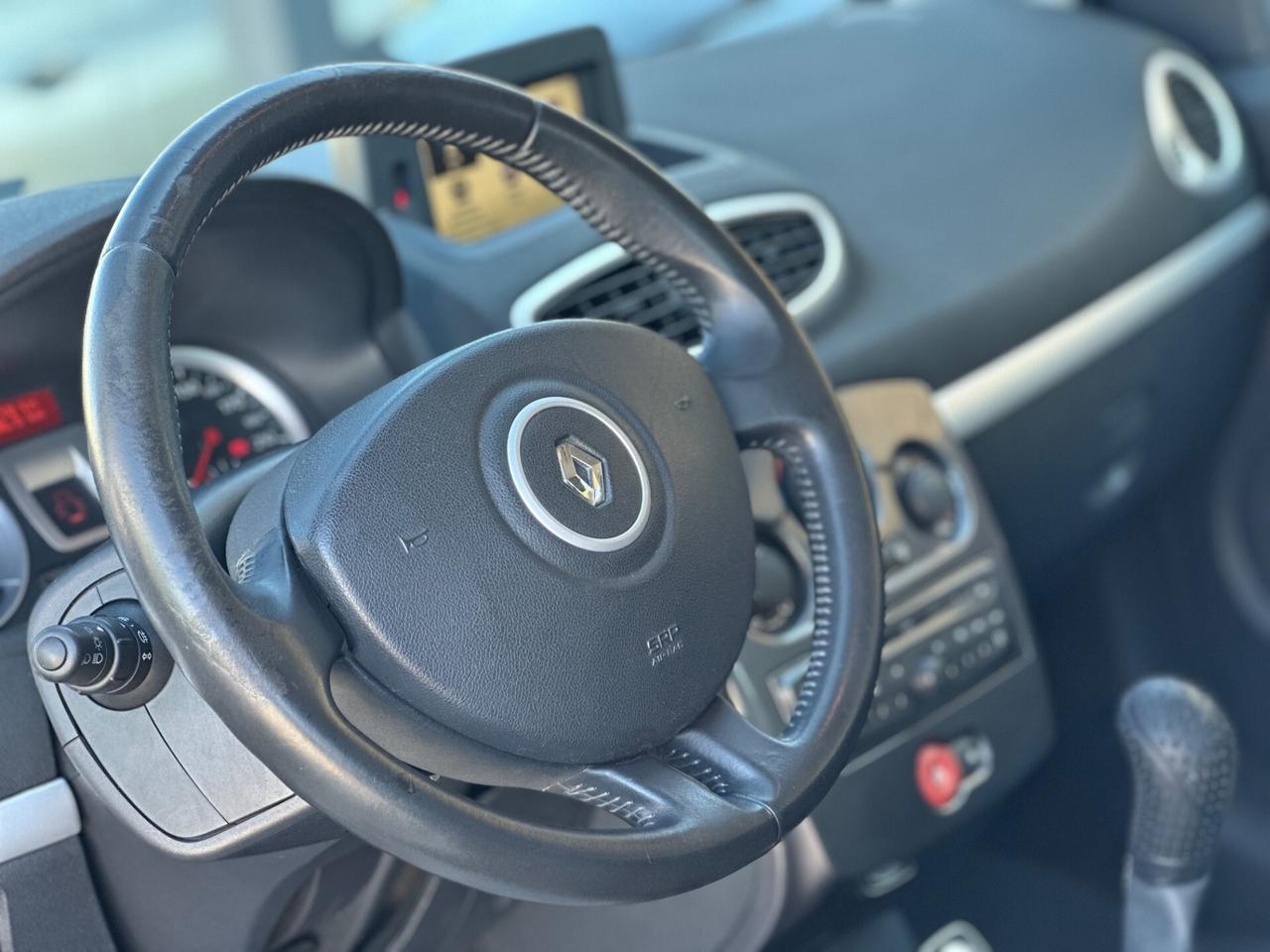 Renault CLIO 1.5 DIESEL 2012 - TOM TOM