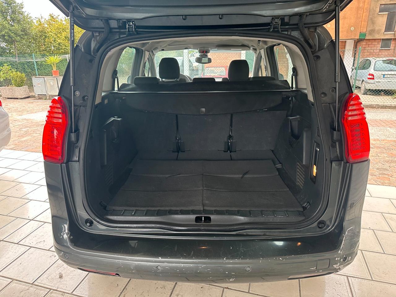 Peugeot 5008 1.6 HDi 110CV (12 RATE)