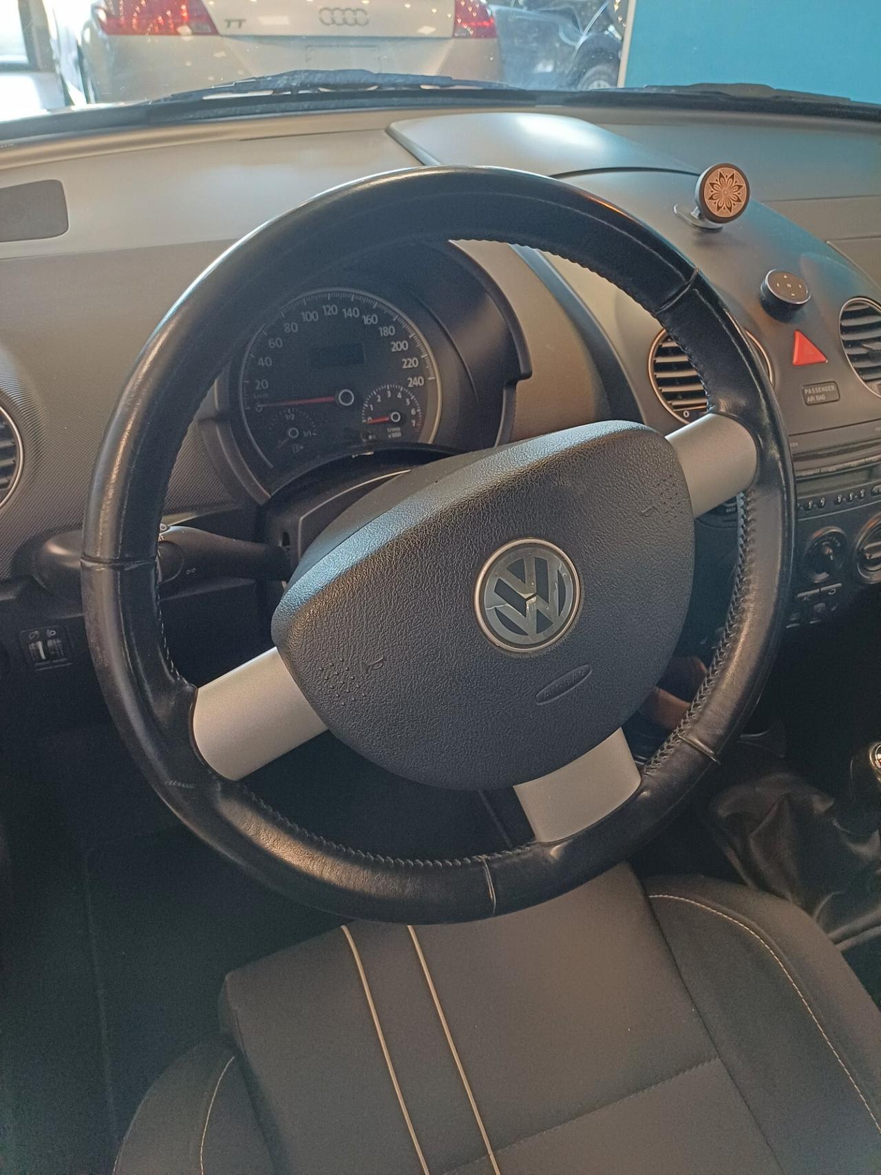 Volkswagen New Beetle 1.6 Cabrio NEOPATENTATI