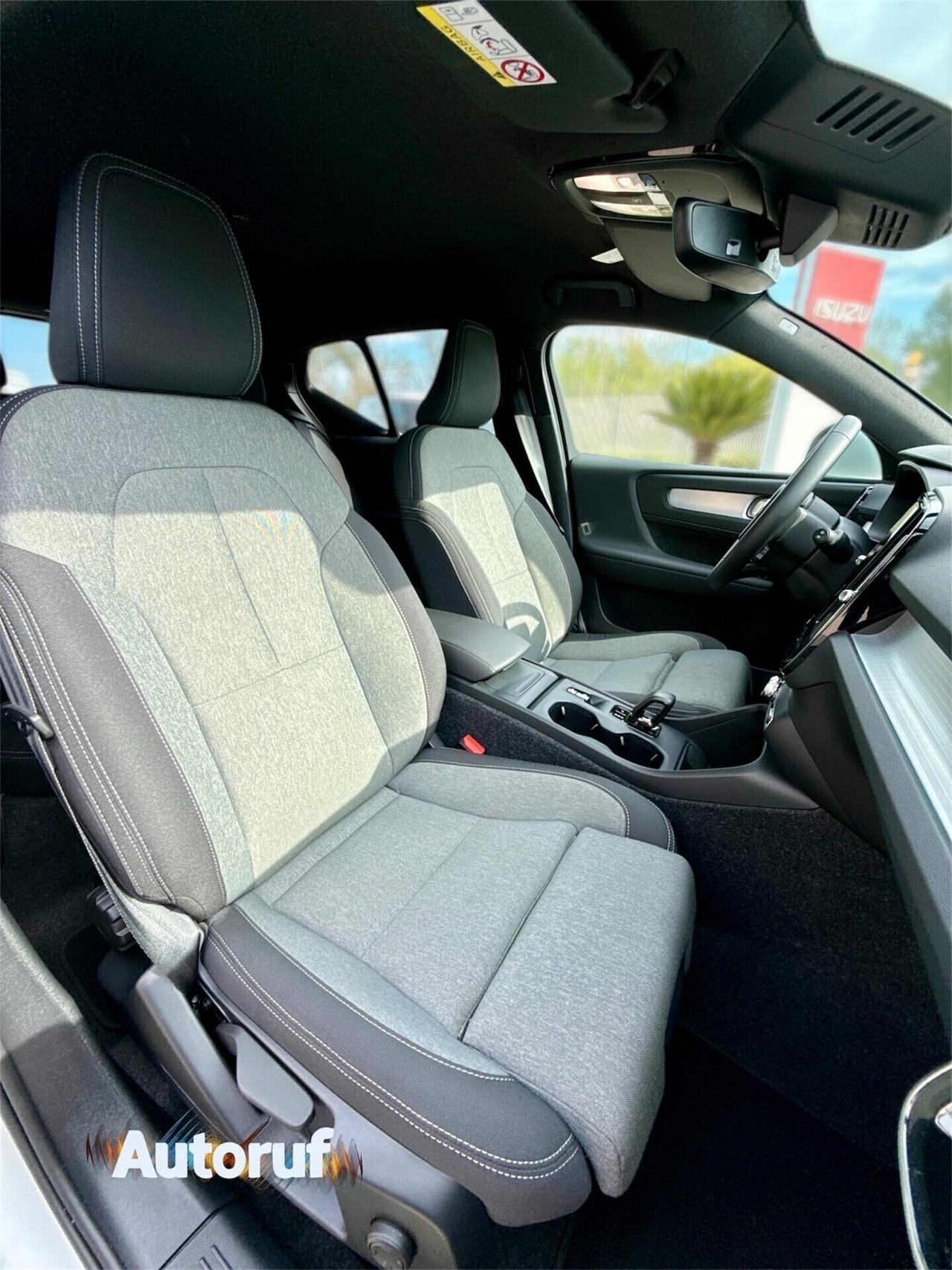 Volvo XC40 Mild Hybrid B3 163cv Crystal White