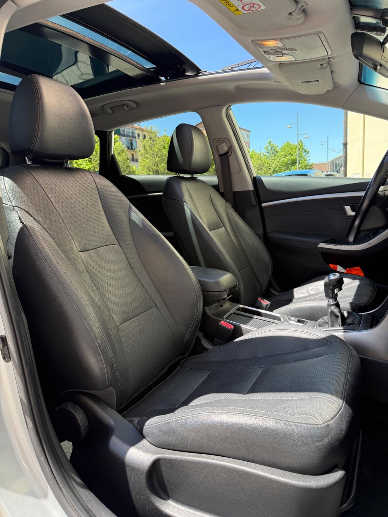 Hyundai i30 Wagon 1.6 CRDi 128 CV Style TETTO APRIBILE
