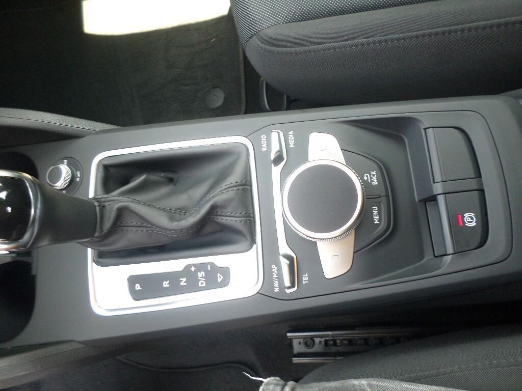 Audi Q2 35 TFSI S tronic Business
