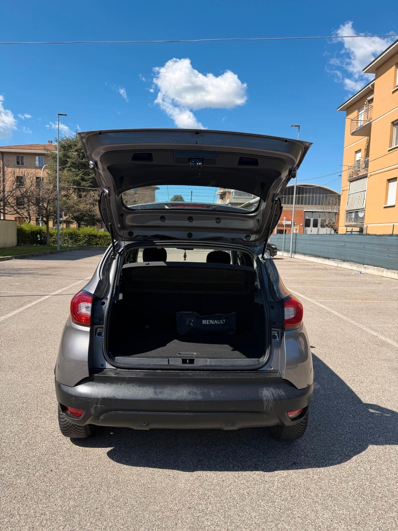 Renault Captur 1.5 dci - NAV. - NEOP. - 12 MESI DI GARANZIA -