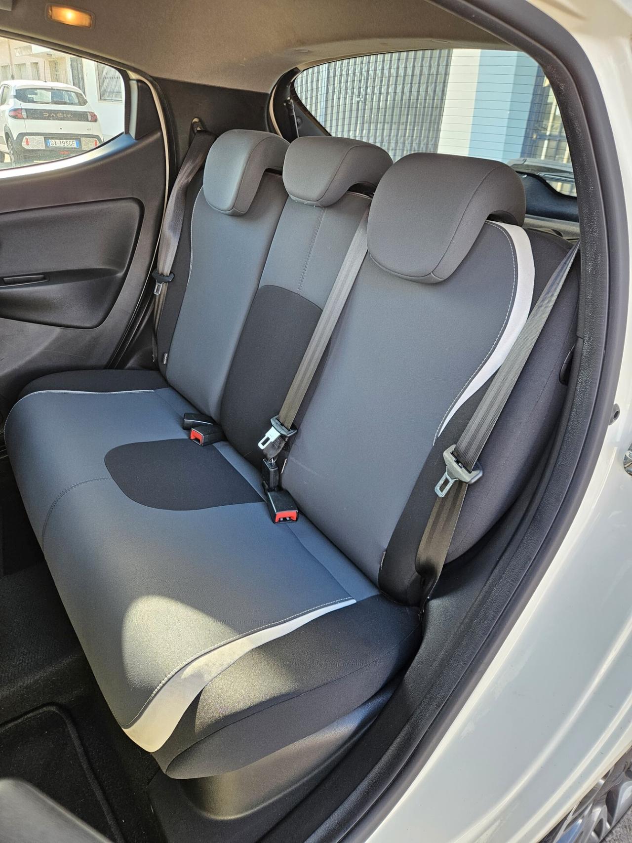 Lancia Ypsilon 1.2 69 CV 5 porte S Momodesign