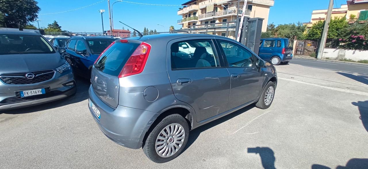 Fiat Grande Punto ENTRA E LEGGI