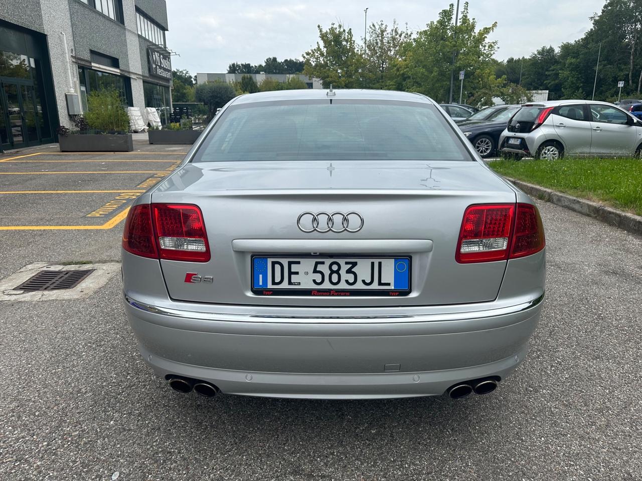 Audi A8 S8 5.2 V10 quattro tiptronic