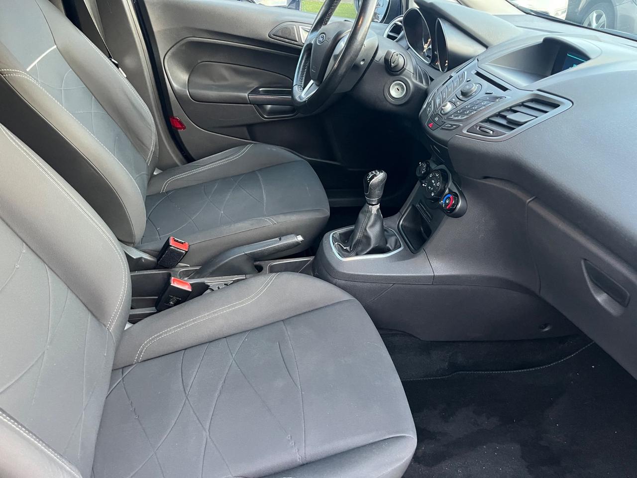 Ford Fiesta 1.5TDCI/75CV/neopatentato/Euro 5B con FAP/unico proprietario/5Porte e 5Posti