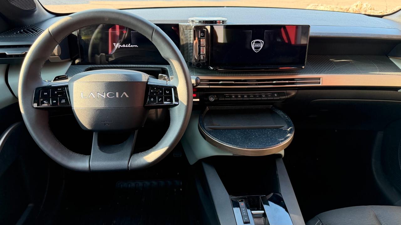 Lancia Ypsilon Hybrid e-DCT