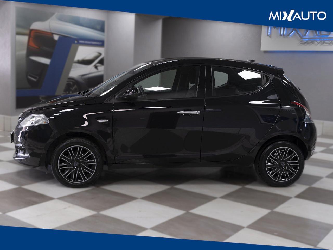 Lancia Ypsilon 1.0 Firefly Hybrid Silver 70CV 5 Porte