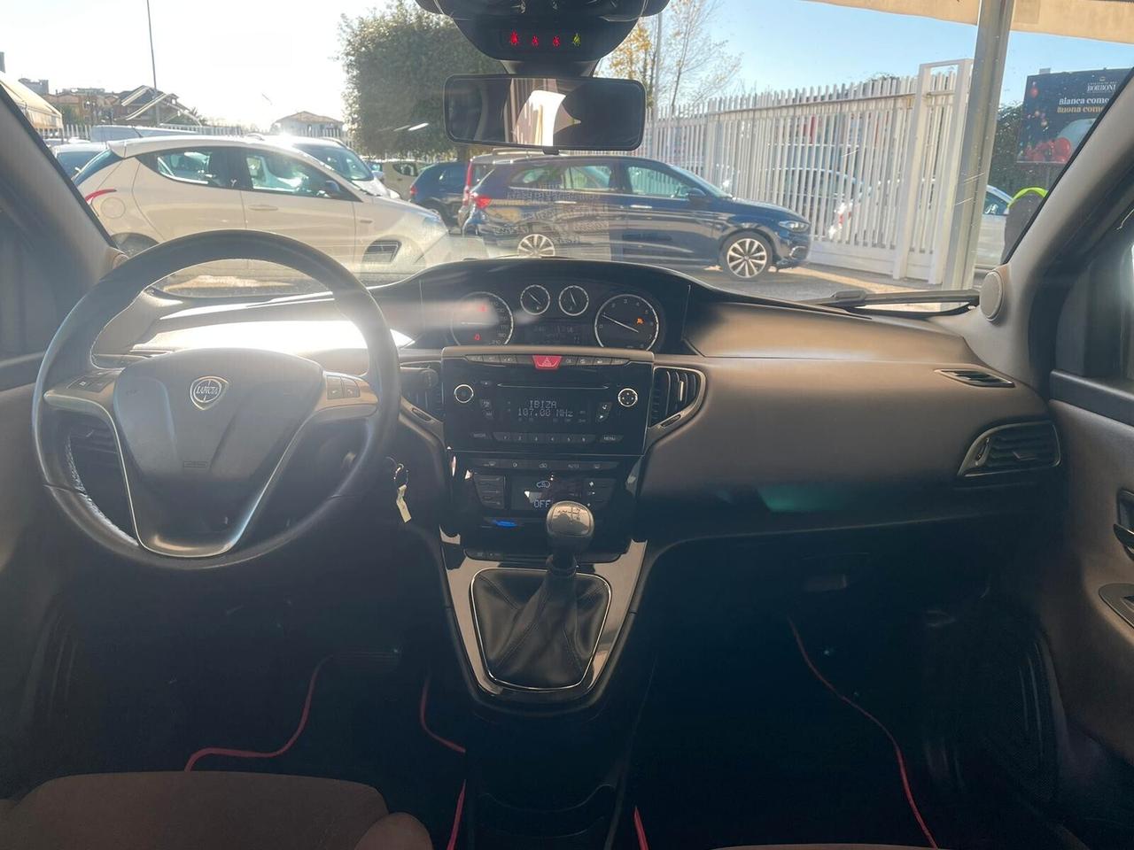 Lancia Ypsilon 0.9 TwinAir 85 CV Platinum automatica