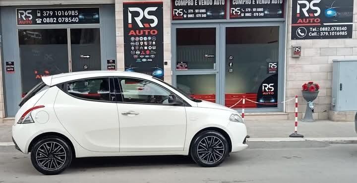 Lancia Ypsilon 1.2 69 CV 5 porte Silver