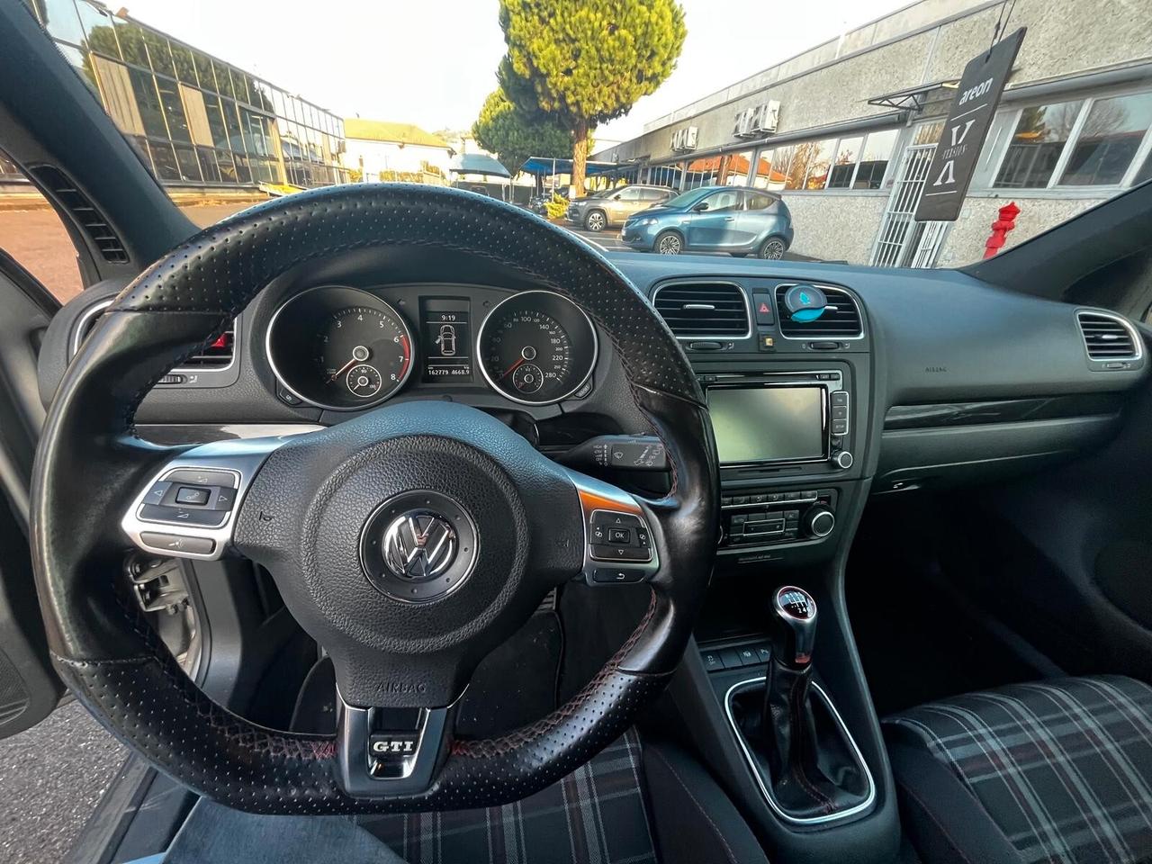 Volkswagen Golf GTI 2.0 TSI DSG