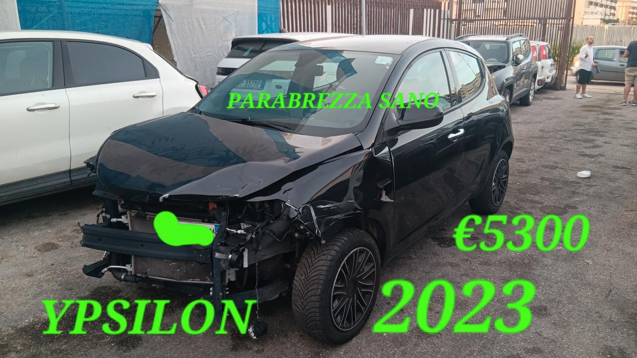 LANCIA YPSILON INCIDENTATA SINISTRATA MONDIALCARS 023