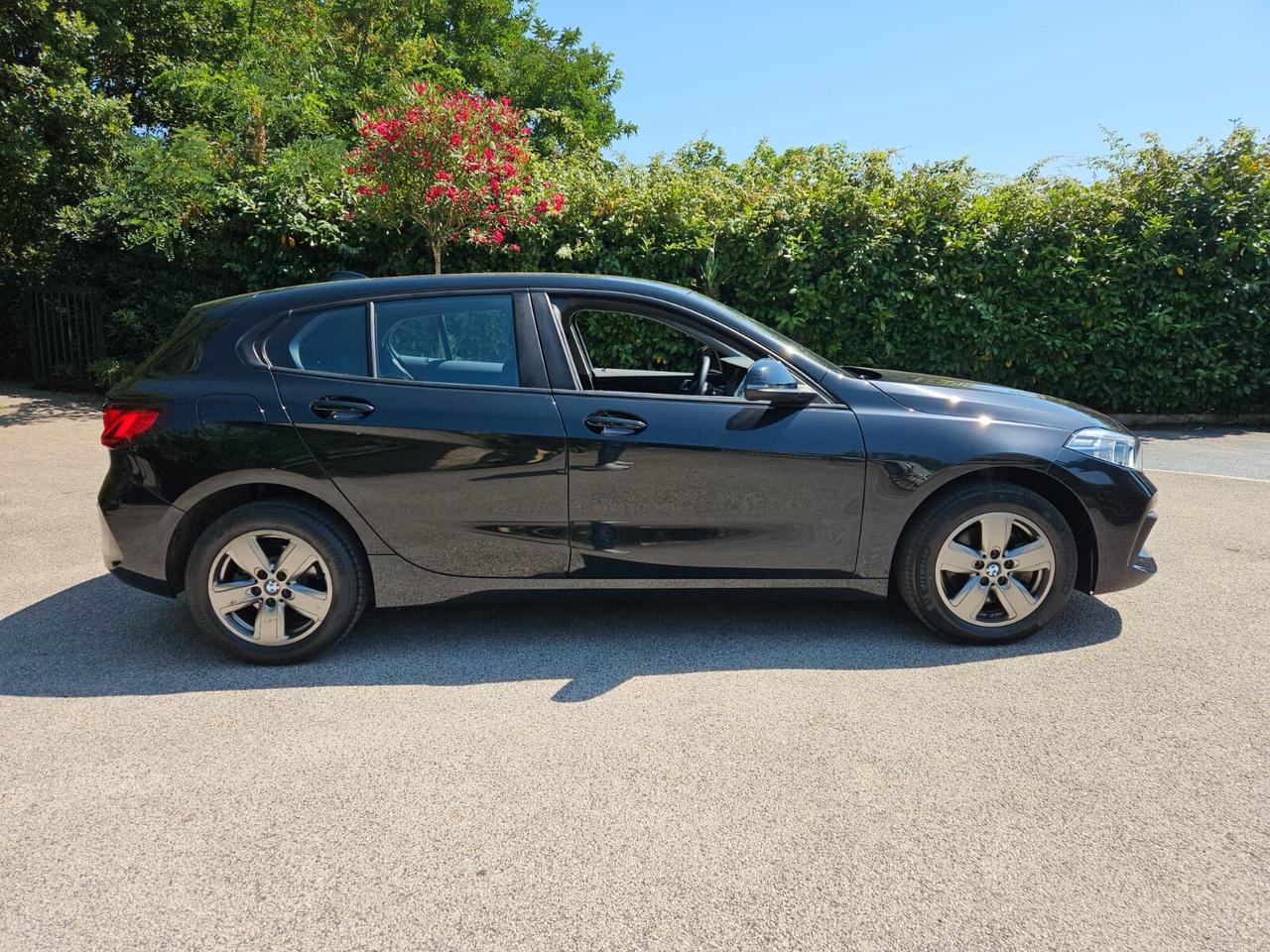 Bmw 116 116d 5p. Business Advantage