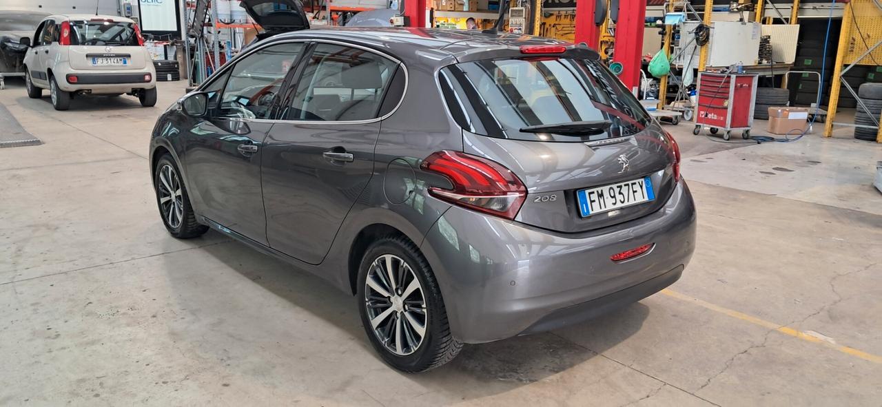 Peugeot 208 PureTech 1.2 km 0